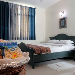 Super Townhouse Oak Prabhat Road